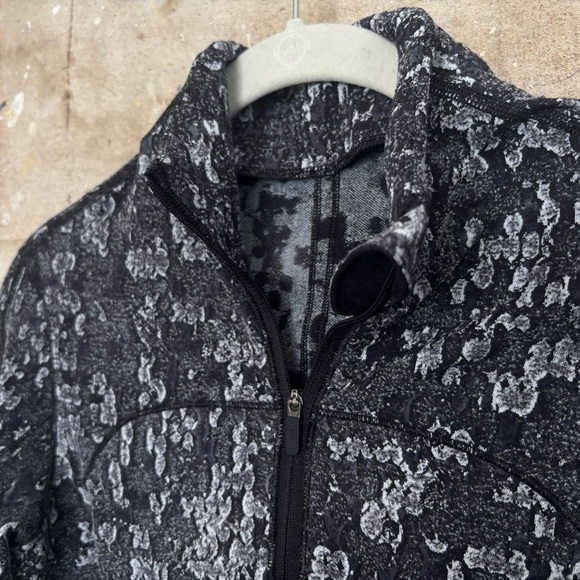 Lululemon Run Briskly 1/2 Zip, Eventide Jacquard Black Alpine White - Picture 3 of 5